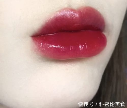  『感觉』想要打造浪漫玻璃唇，就用欧莱雅“湿吻”小钢笔唇釉！