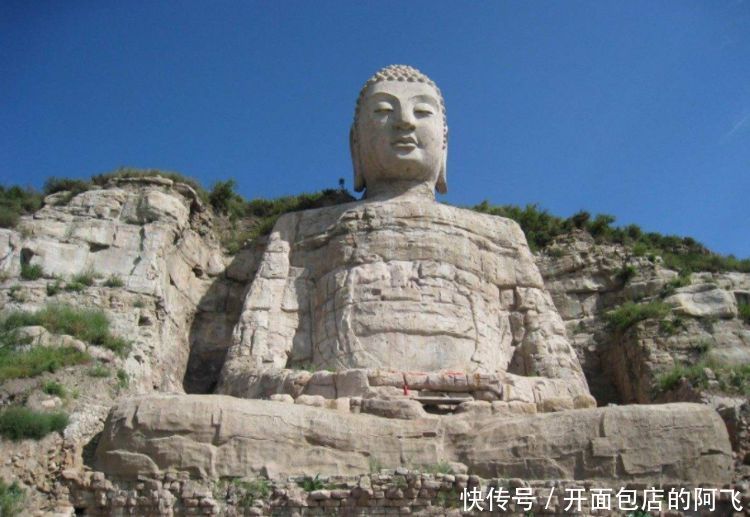 曾经媲美乐山大佛，据说当年佛头被日本人炮火摧毁，如今门可罗雀