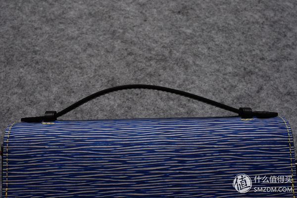 坡县入手,据说是断货配色的LV Clry手袋