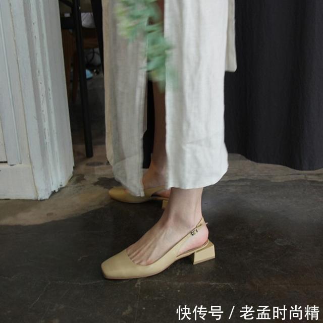  「女人」女人都爱高跟鞋，但聪明女人先你一步穿上了中跟鞋，舒适时髦!