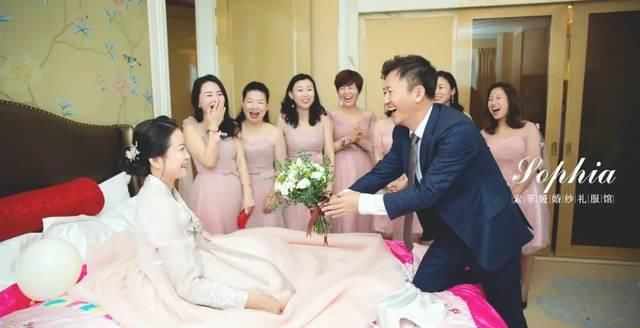  婚纱：婚礼当天婚纱礼服要选几套？答案在这儿！