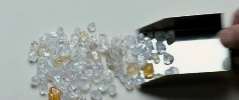 犯罪■女经理联合清洁工盗走公司2吨钻石,这部完美犯罪片,看完想犯罪