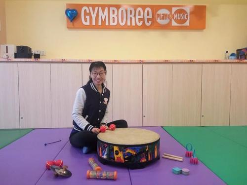 歌-Maggie老师和金宝带来的《I Hear thunder》