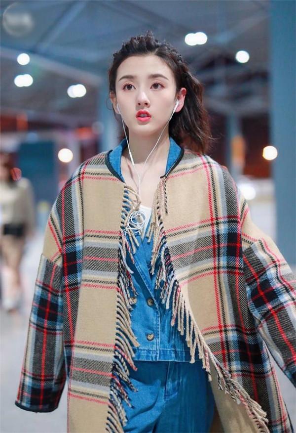  「黑色」你还知道怎么穿搭吗？学学这些女明星吧！