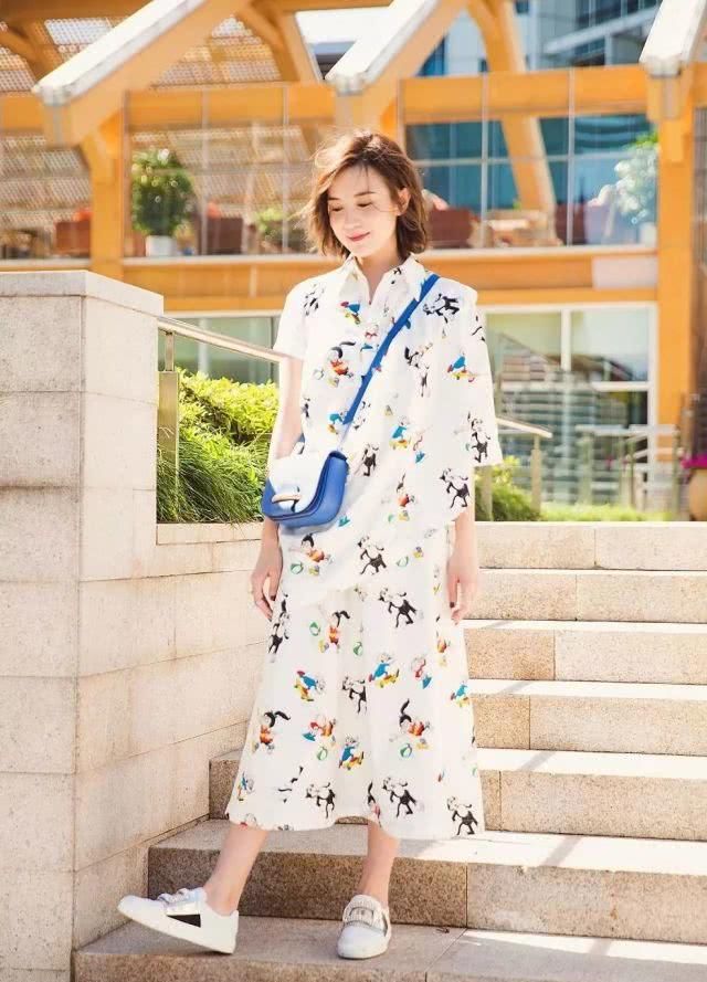  [青春活力]长裙＋休闲鞋，春夏季潮配搭