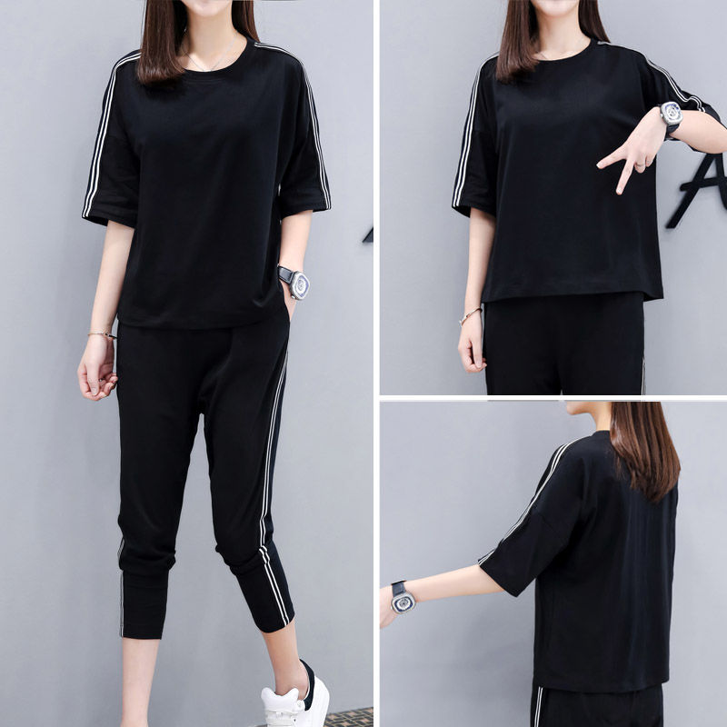 女人运动服要修身，傲人身姿，曲线撩人，彰显魔鬼身材，显气质