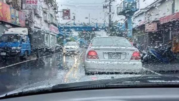 不管新手还是老手，都要注意避免盲区，教你一妙招，让倒车更安全