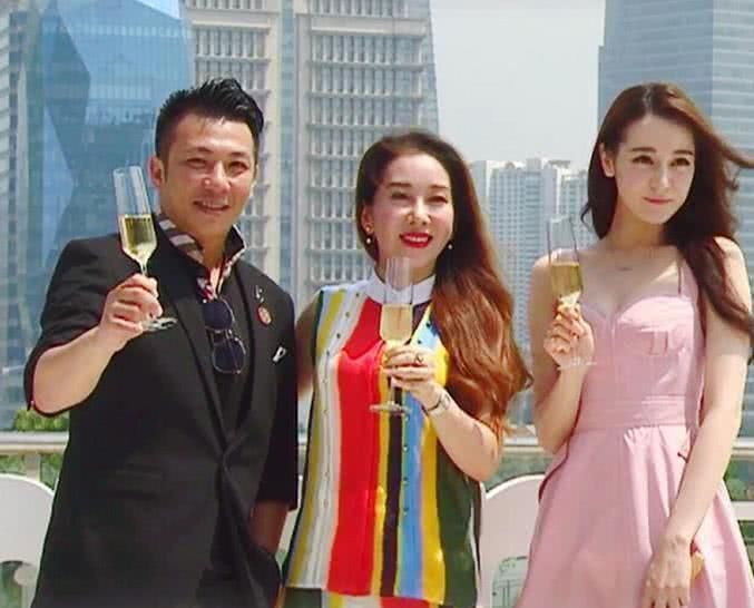 热巴未修图公开,皮肤白到发亮,身材完美,网友:身材比P图后还好