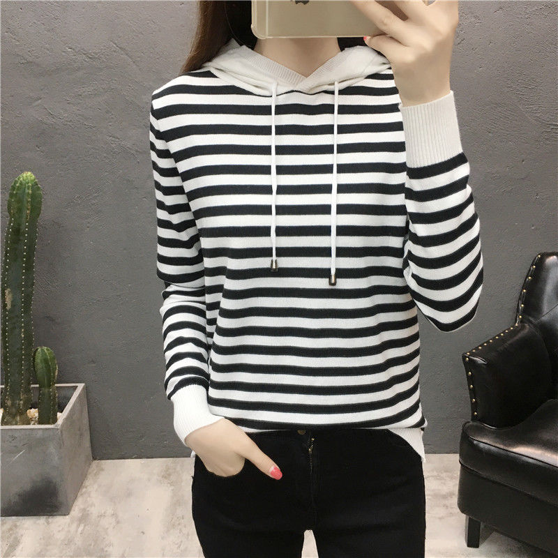 现在穿棉衣还太早，减龄洋气的针织衫，遮住拜拜肉，确实美