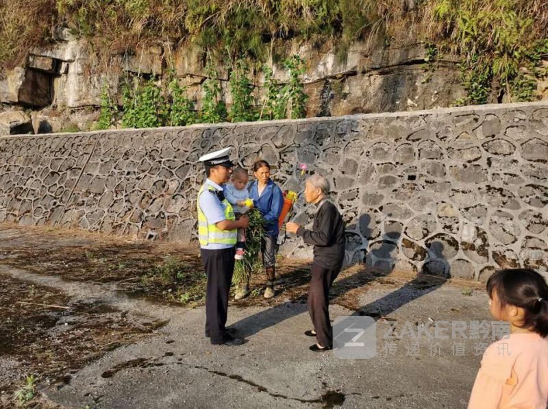 『奶奶』惊险！奶奶忙着干活 两岁幼童溜上高速