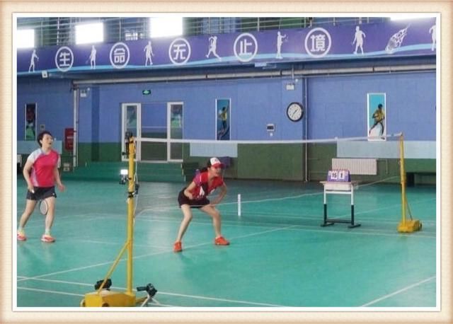 赵雅芝穿短裤撞上刘晓庆，赢了气质却输了身材，网友：运动很重要