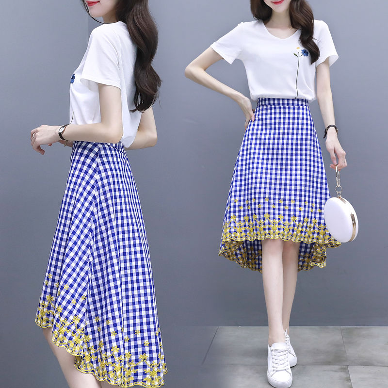 女人一旦过35，多穿休闲套装+高跟，洋气减龄像少女，美不胜收