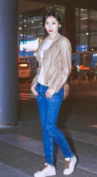  『女性来说』41岁刘涛穿衣好前卫，管前不管后秀美背，“职场女郎”成时尚女王