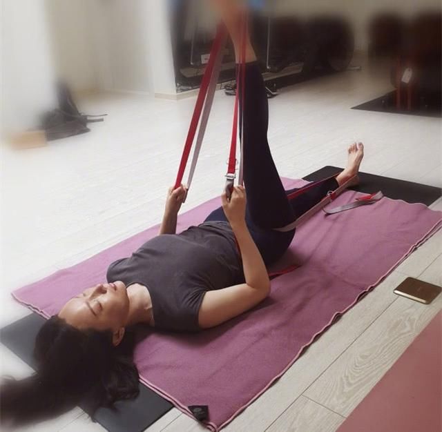 陈数和孙俪，同做“织布”运动，网友：总算见识到真正美人身材了