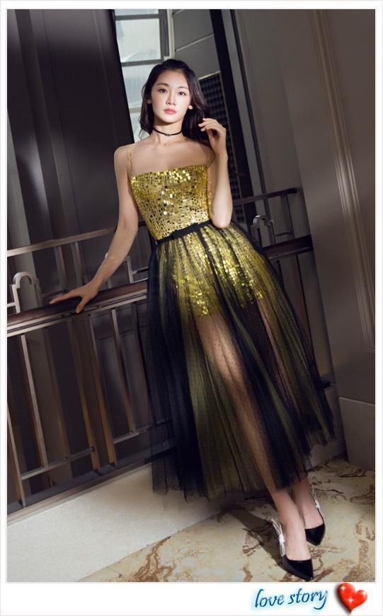 看到苗苗脚上的“无跟鞋”,真的很难受,网友:这要怎么走路?