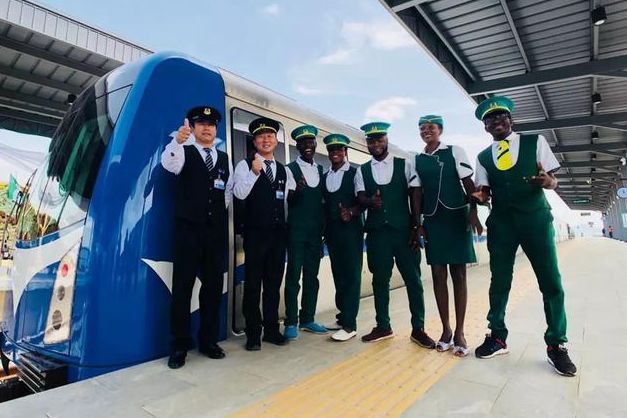  「攻克」厉害！中国帮“西非”修建第一条城市铁路，攻克了世界