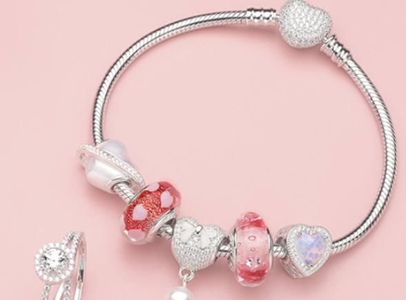 女人戴银手镯益处多，不但养人还增气质，可惜很多都带错了！