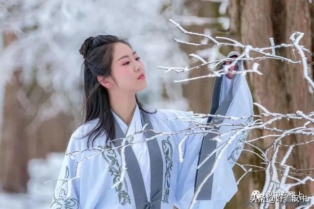 大雪过后的汉中龙池特别适合汉服摄影，不信你看