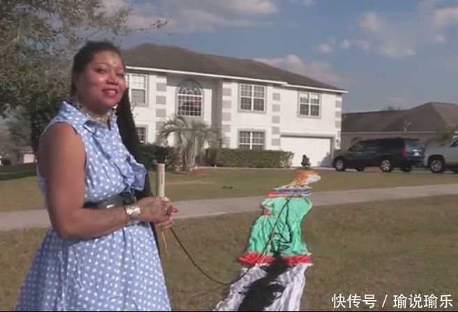 女子不愿意洗头,丈夫每天睡在她的头发上面,看到她的头发傻了眼