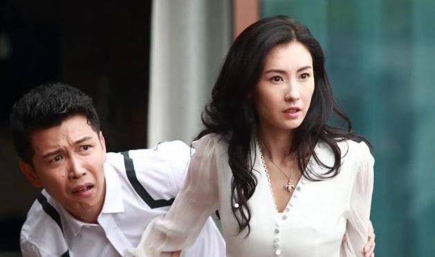 张柏芝穿印花连衣裙撞上范冰冰，网友:时尚和气质对比一目了然!