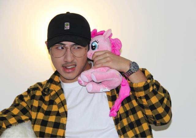 儿子不当言论引发热议，吴忠宪发会布上当众说让他退出娱乐圈