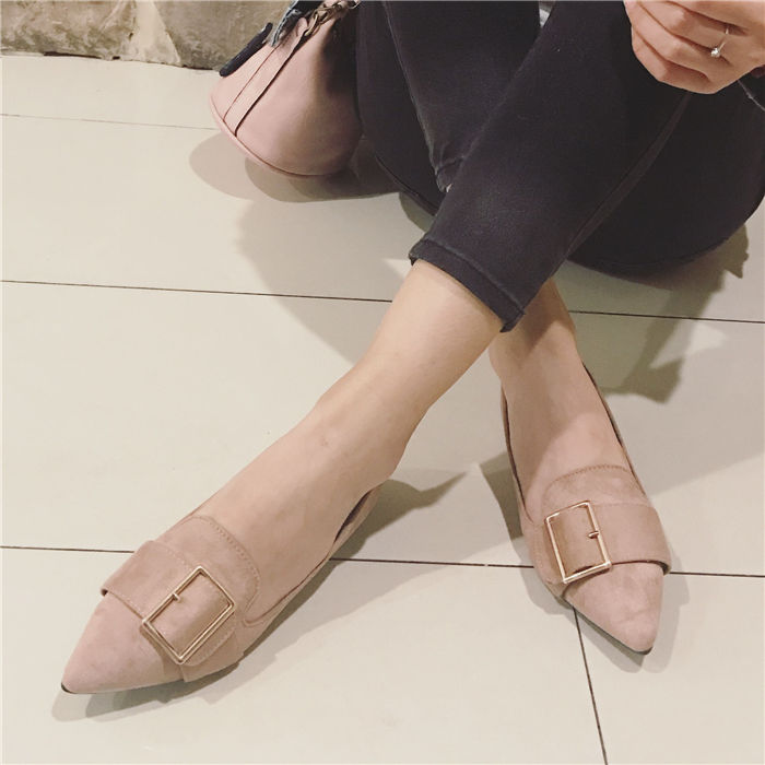 总以为女人穿高跟鞋才妩媚，看到嫂子的高跟鞋，这么白头一次见