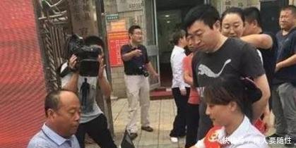 本月起，农民要办好1个卡，家家要有，到新农合交钱时就晚了