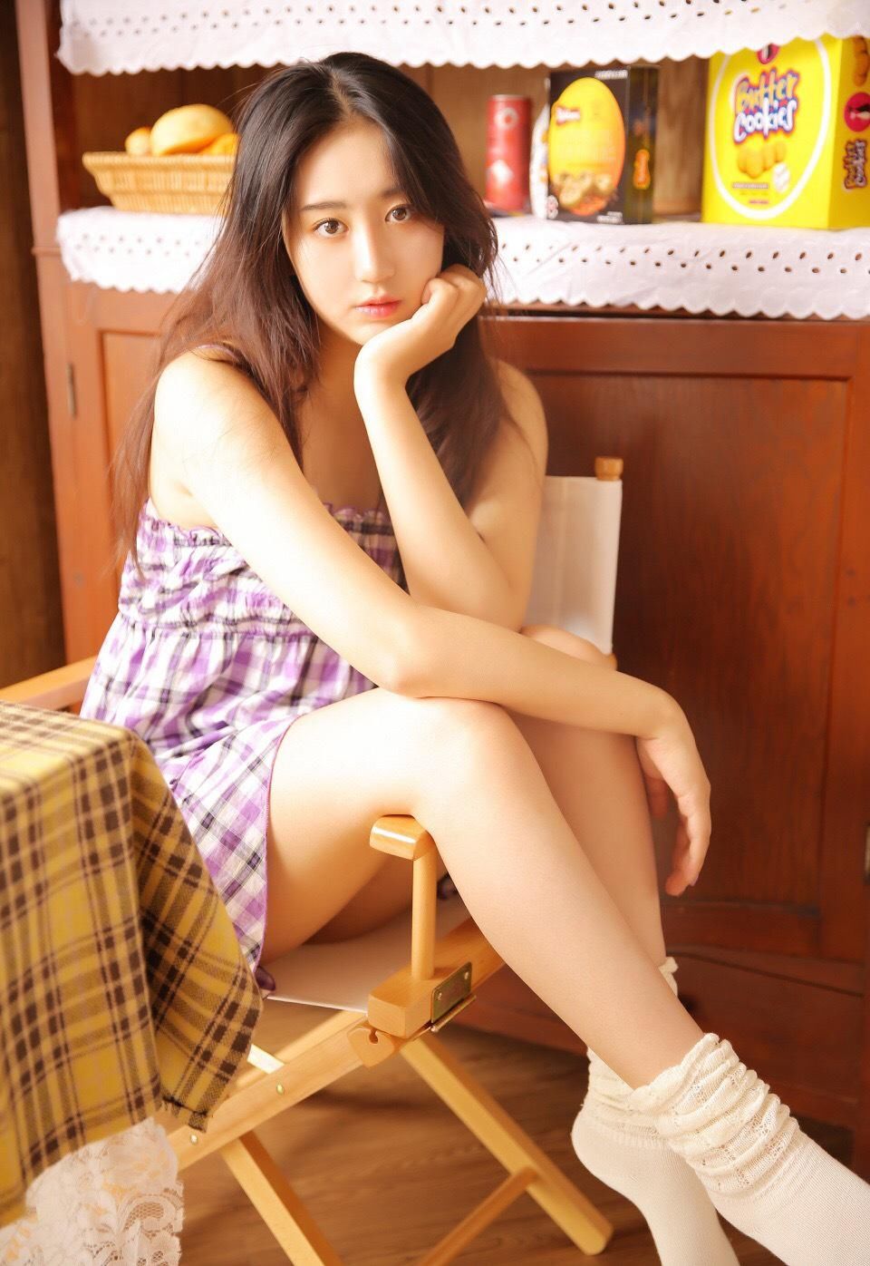 连衣裙美女深沟巨乳性感吊带美女图片