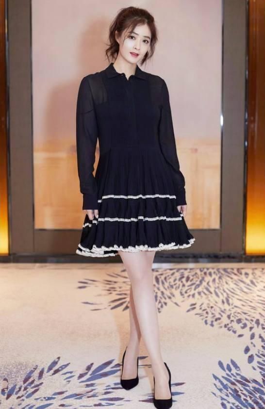 蒋欣这大粗腿穿短裤真心不好看,网友:确实挺胖的,至少140斤