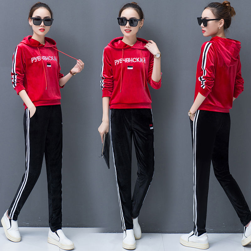 穿腻了裙子，试试这些金丝绒套装，秋天出去玩，轻便温暖又美丽