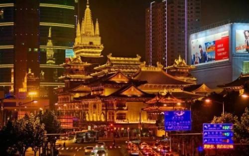 中国最牛的3个寺庙，前两个历史悠久，最后一个却让人匪夷所思！