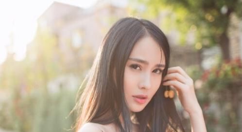  『真的』靓丽的外形，高雅的气质，十分抢眼迷人，这姑娘真的不简单