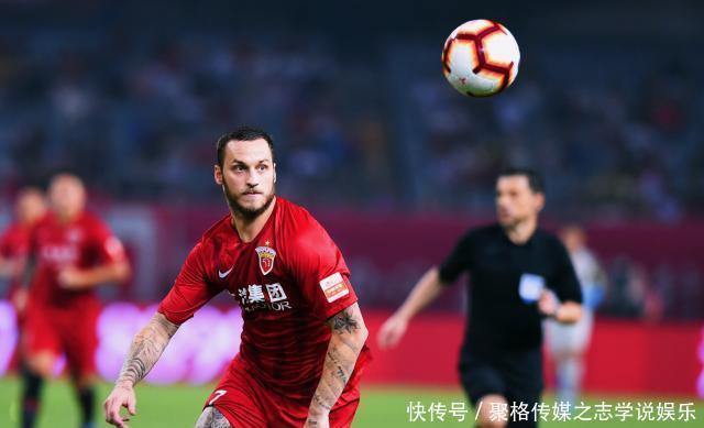  #球迷#上海上港仍有争冠希望，一人“复活”球迷惊喜，佩雷拉总