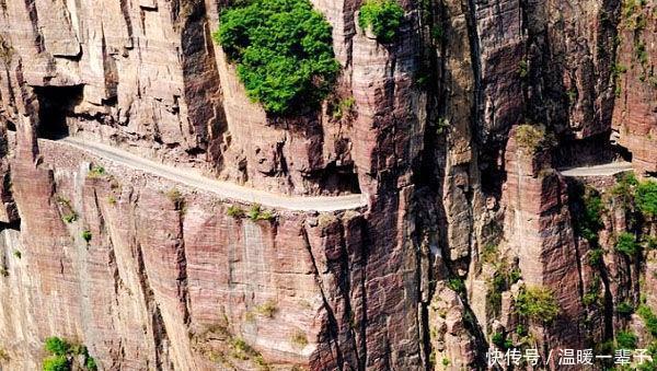 中国一个与世隔绝的村落, 住在1000多米高的山上, 村民进出用“天