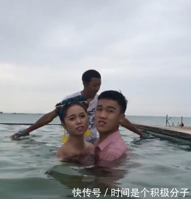 「婚纱照」小夫妻花10万拍婚纱照,摄影师拿拖鞋当道具,成片出来却惊艳了