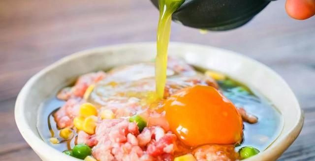  『俘获』高颜值的“玫瑰花蛋包煎饺”，加上美妙的味道，有没有把你俘获？