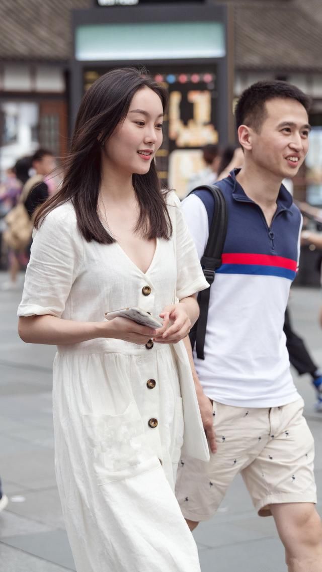 路人街拍,气质连衣裙巧穿搭,时尚装扮秒杀路人!