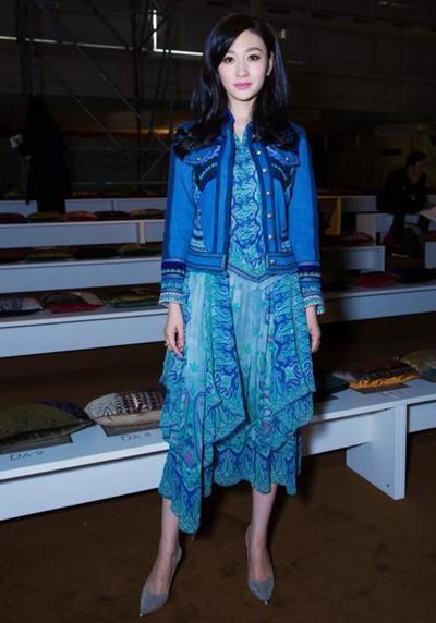 36岁李小璐与41岁李小冉同穿抹胸装，玉女和欲女差距一目了然