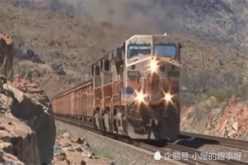 世界最长的火车，长达7000多米共682个车厢，一眼望去看不到头！