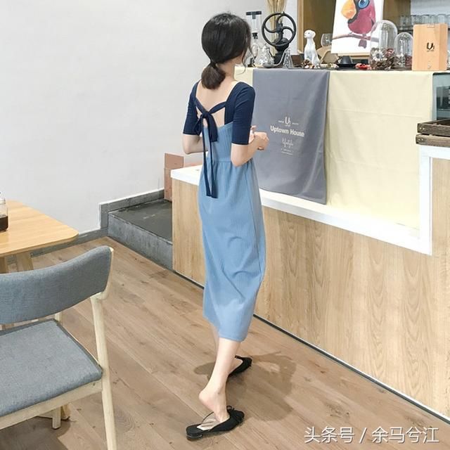 现在女人真开放，三伏天穿这样就出门，性感又迷人，回头率爆表