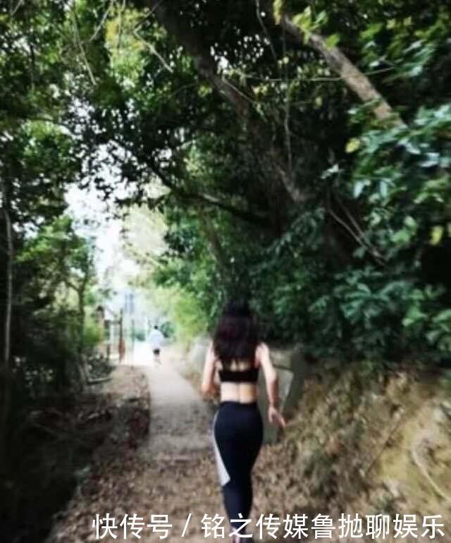  #刘銮雄#43岁吕丽君近照曝光，身材远胜甘比，曾距刘銮雄“正宫”一步之遥