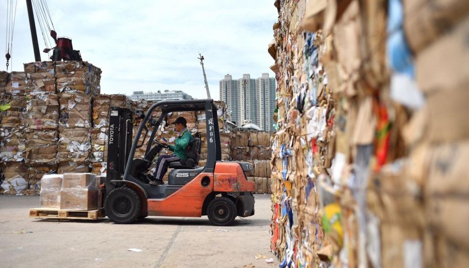 中国又关上大门!美国遭受双重打击，废纸行业也要“废了”?