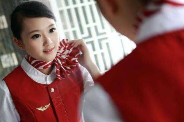 为什么空姐一般都系着一个丝巾? 难道只是为了好看吗? 没那么简单