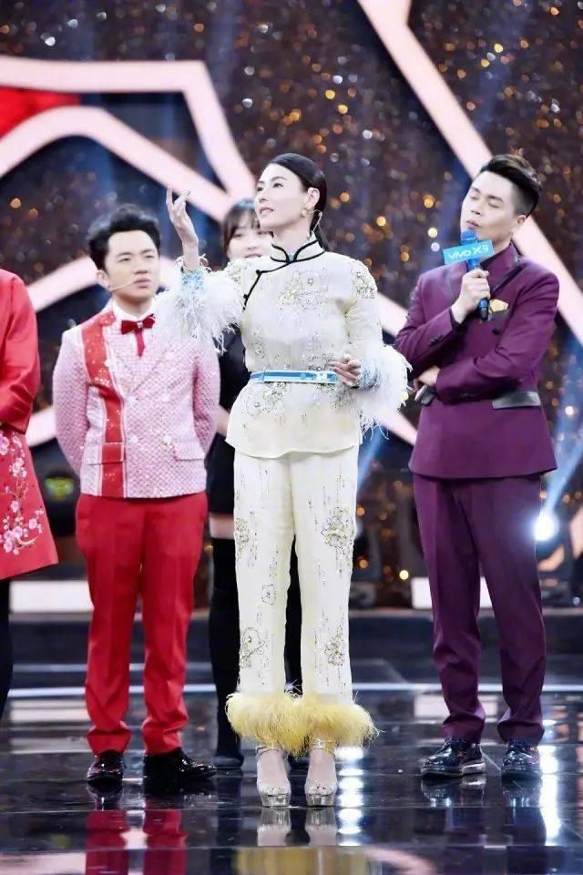 张柏芝一袭仙女裙又美回到了18岁!网友:真不知谢霆锋怎么想的