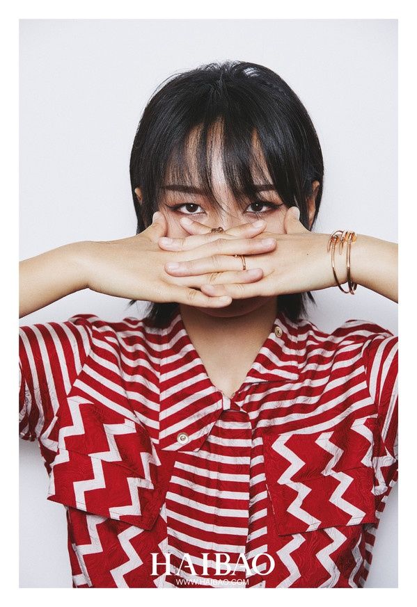 造型日历之周笔畅:要想做一名个性女孩，要拥有一切代表态度的配