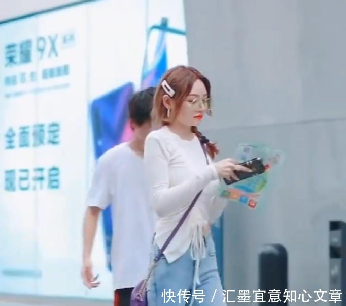  美女|美女这么紧的牛仔裤，你不会出汗吗