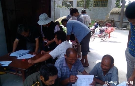 下月起, 这个值15万元的红本本开始发放, 4类人将无缘领取!