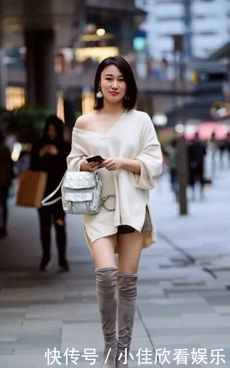  「美女」街拍，春季里的靓装美女，一双时髦长靴简约中透出时尚感