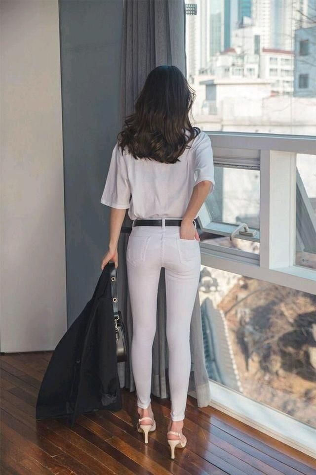 秋季穿搭，牛仔裤日常常见的服饰，永不过时年年流行