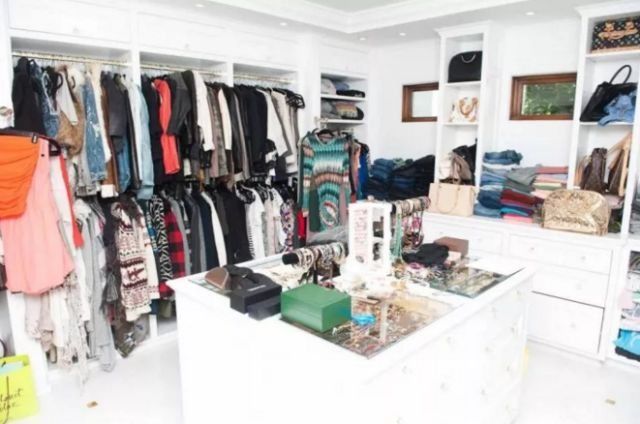 【意推广】就算一辈子不吃不喝, 我们和这些女人的衣柜鞋柜之间,